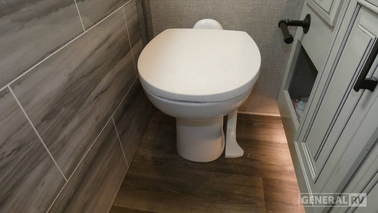 A photo of this 2022 Jayco PINNACLE 36SSWS