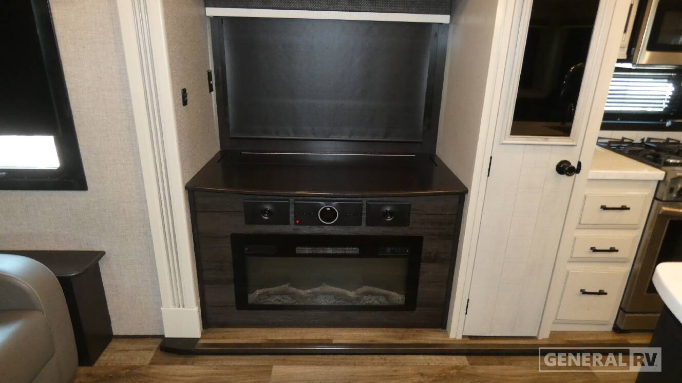 A photo of this 2022 Jayco PINNACLE 36SSWS