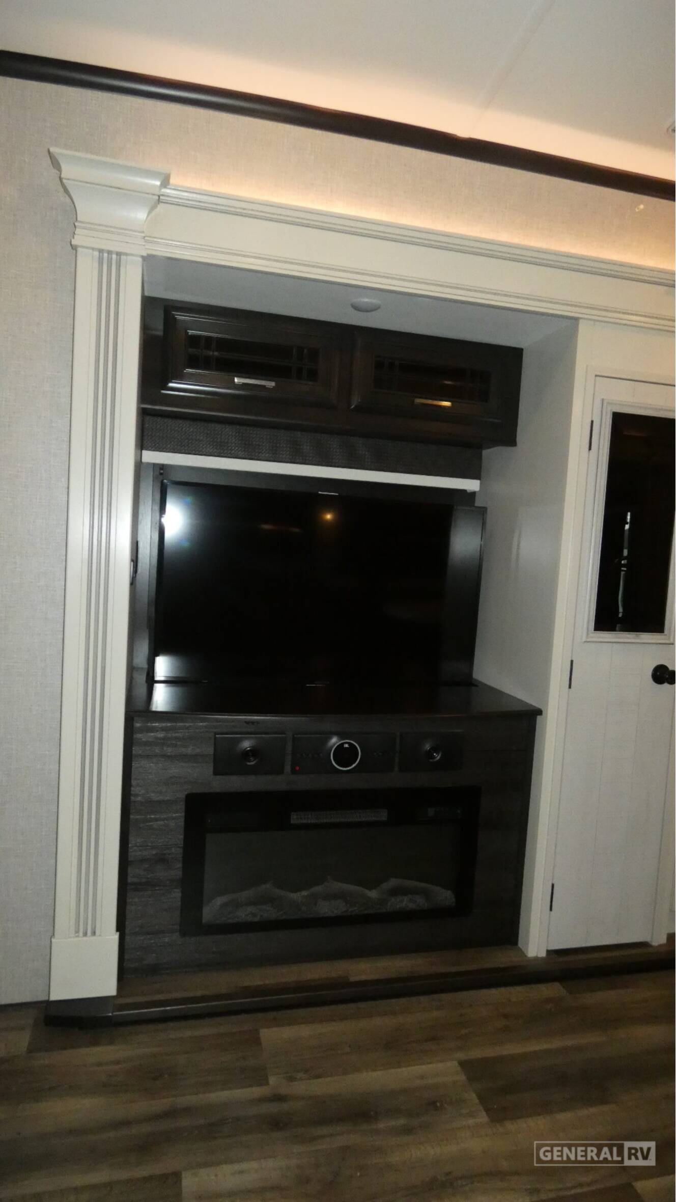 A photo of this 2022 Jayco PINNACLE 36SSWS