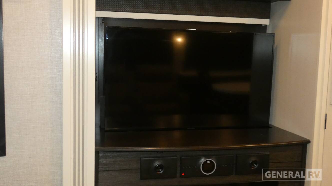 A photo of this 2022 Jayco PINNACLE 36SSWS