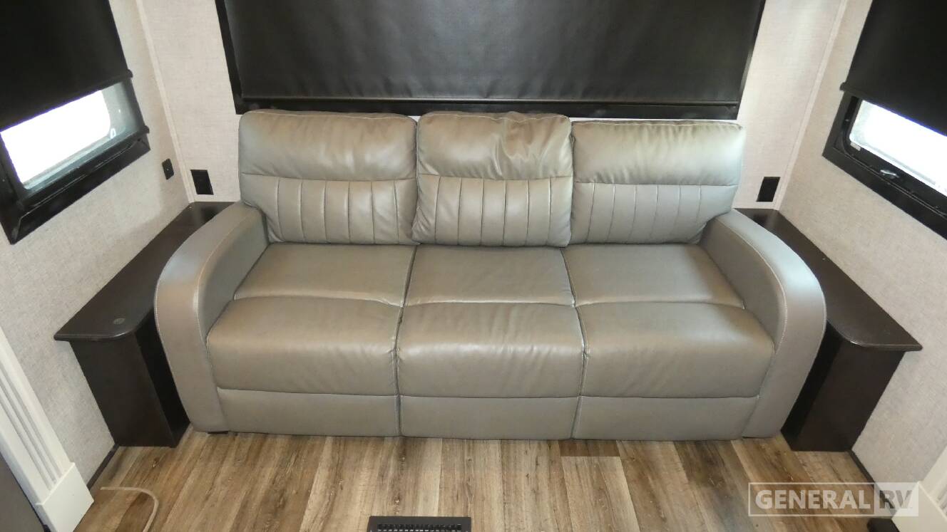 A photo of this 2022 Jayco PINNACLE 36SSWS