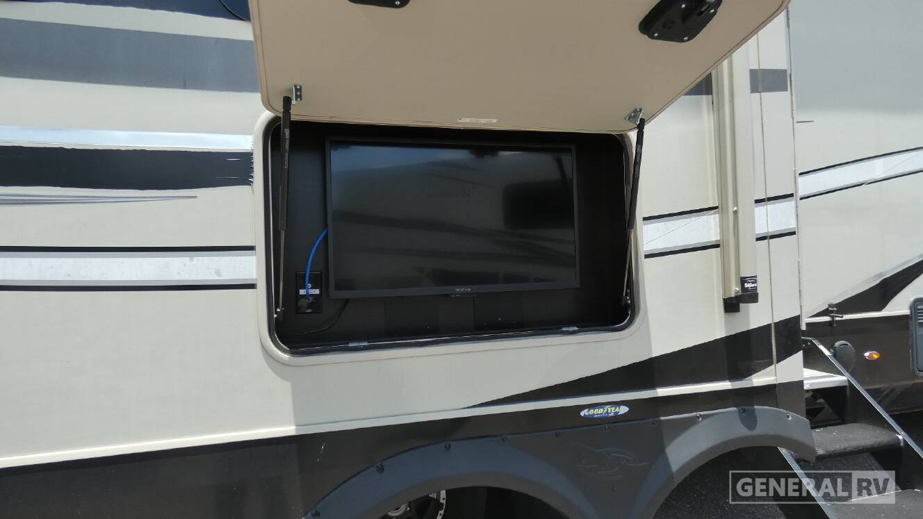 A photo of this 2022 Jayco PINNACLE 36SSWS