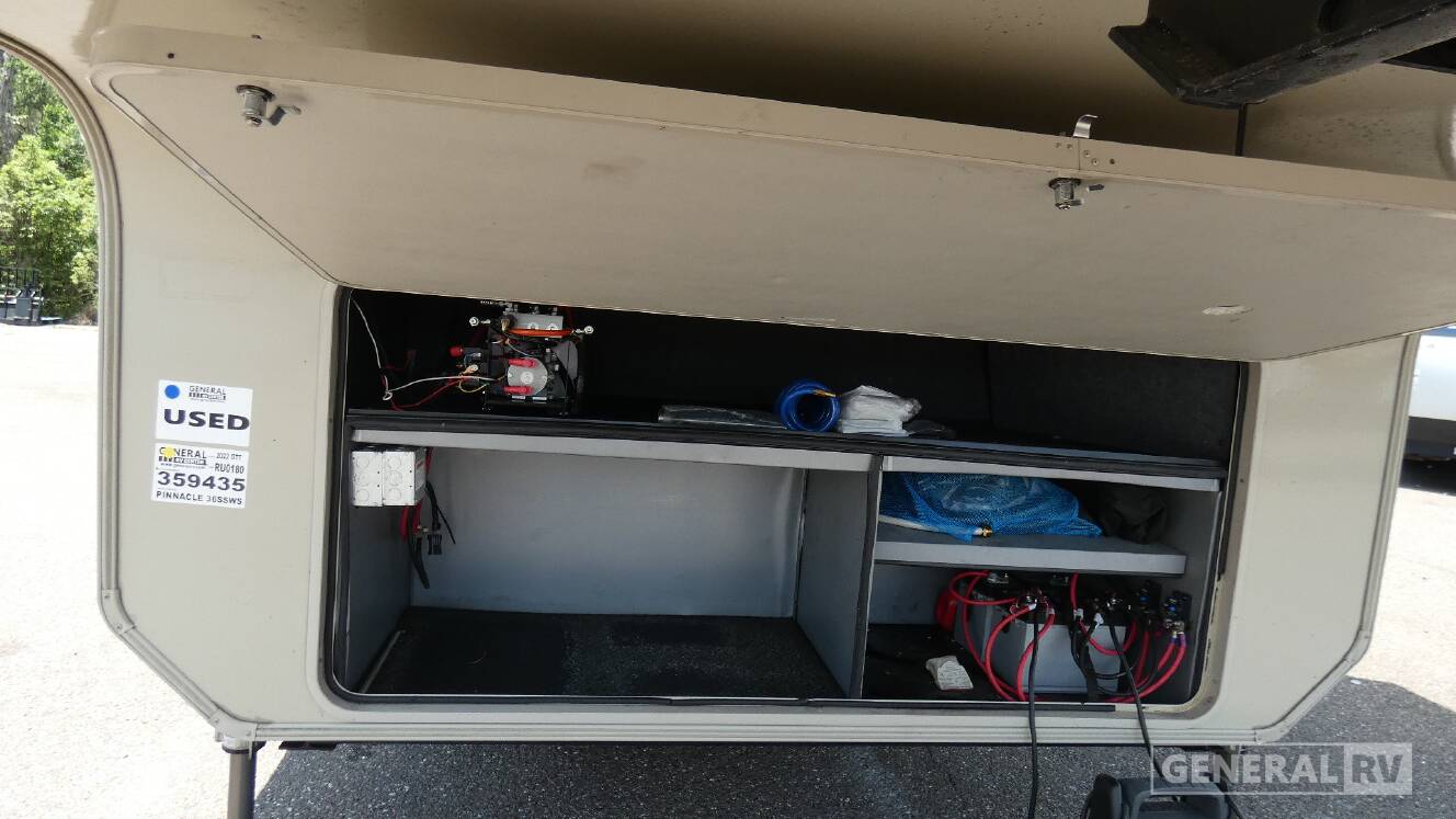 A photo of this 2022 Jayco PINNACLE 36SSWS