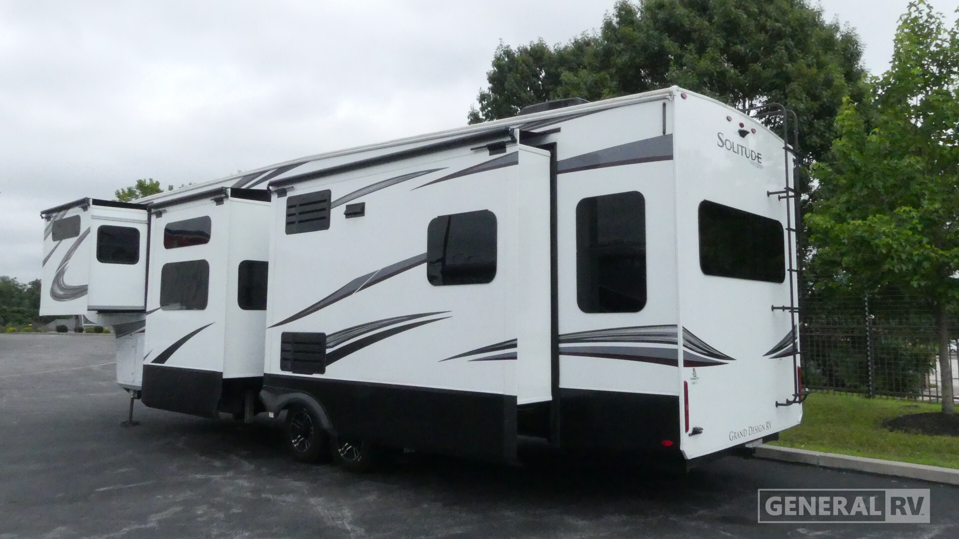 2022 Grand Design SOLITUDE 378MBS in west chester PA