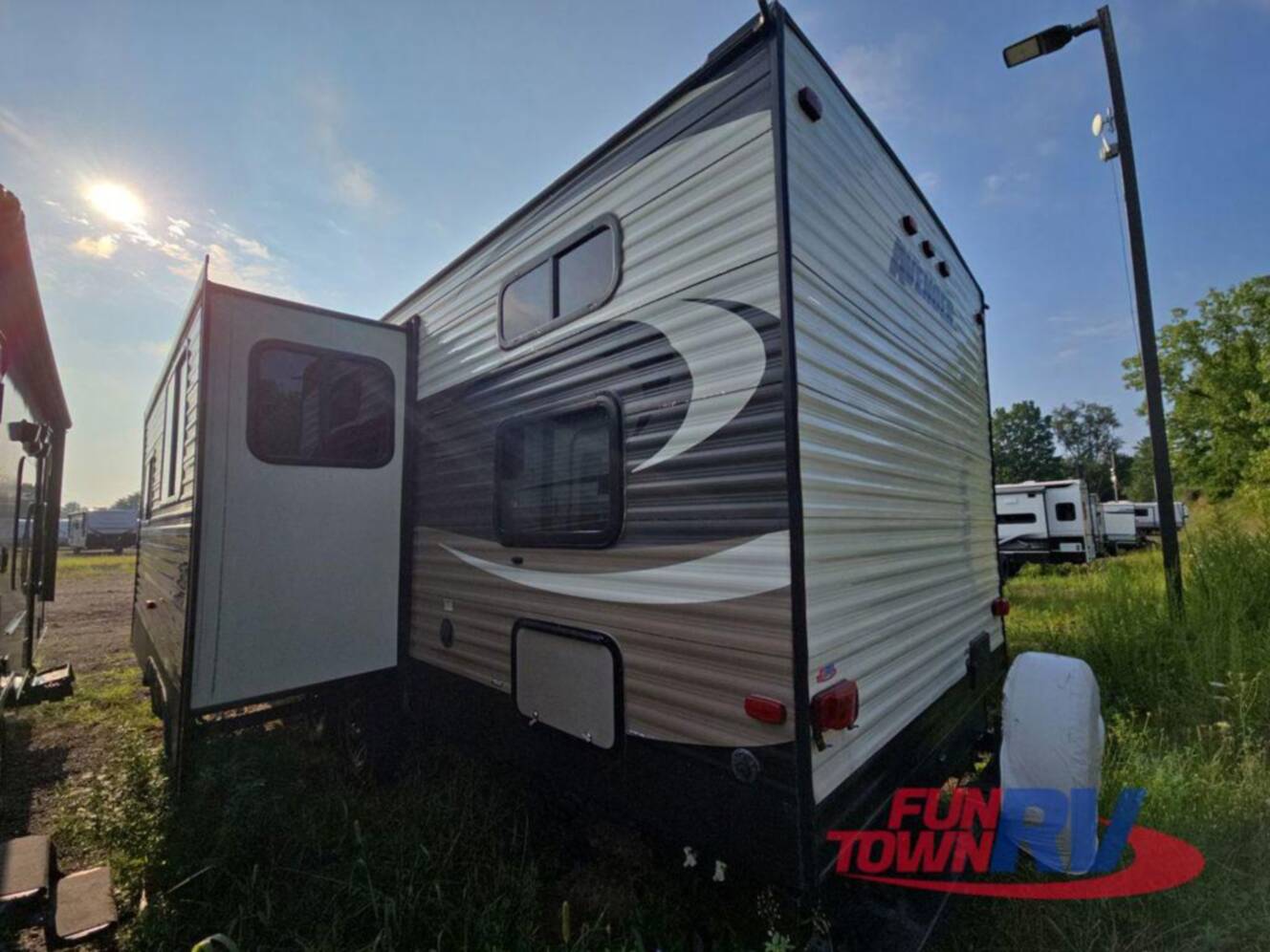 A photo of this 2016 Prime Time Rv Avenger 28DBS