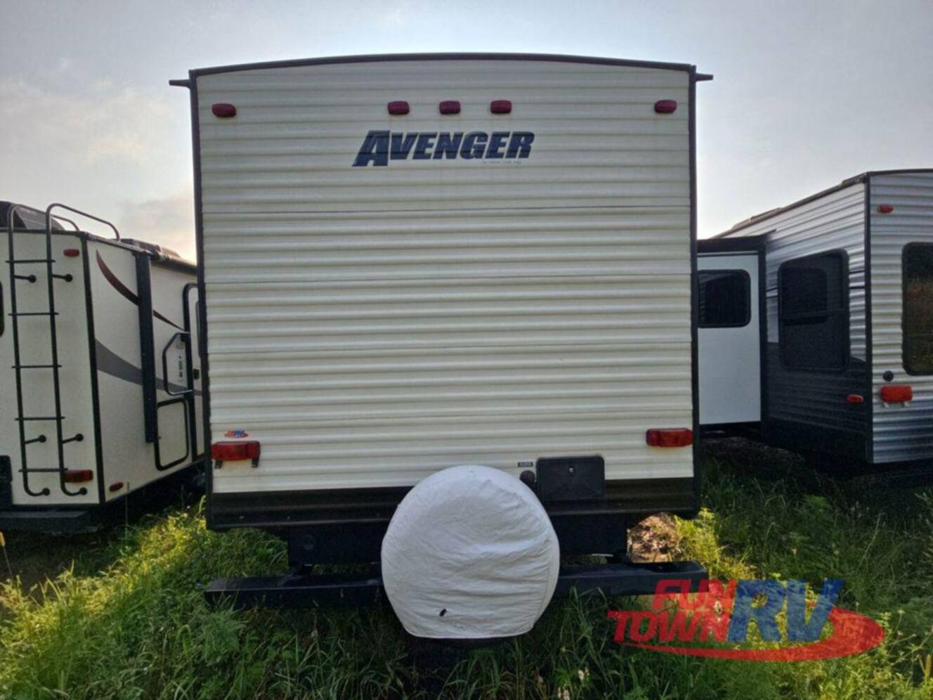 A photo of this 2016 Prime Time Rv Avenger 28DBS