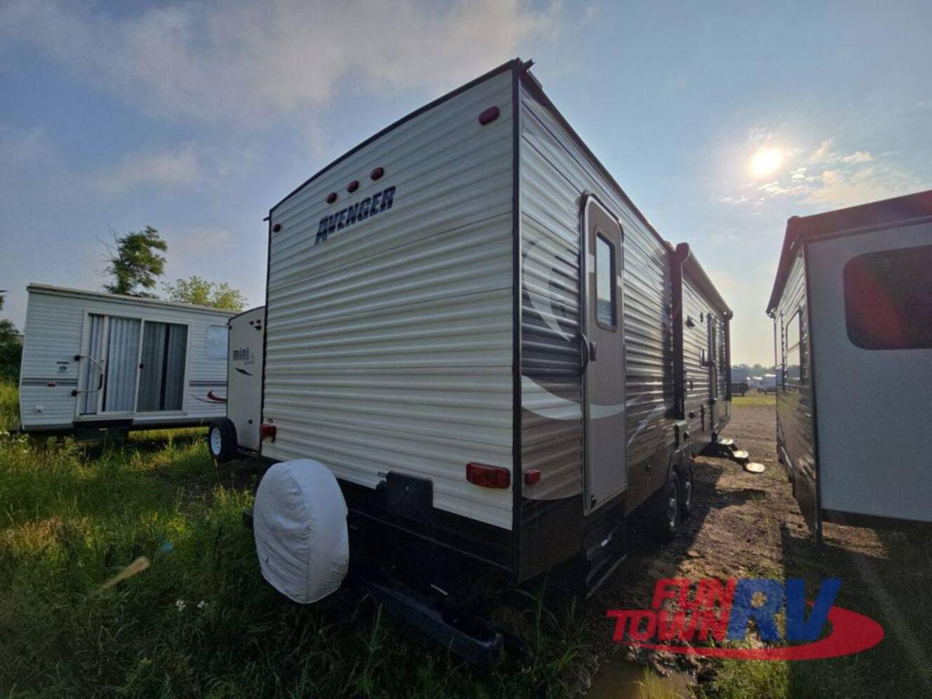 A photo of this 2016 Prime Time Rv Avenger 28DBS