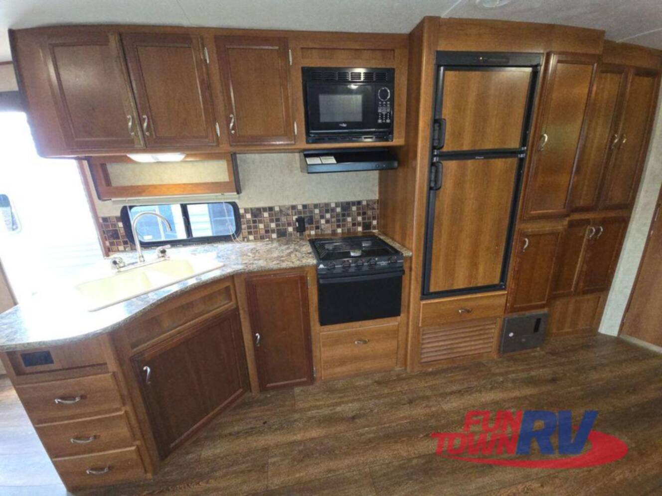 A photo of this 2016 Prime Time Rv Avenger 28DBS