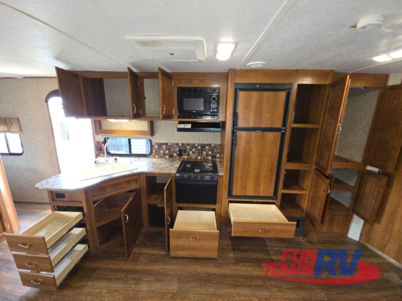 A photo of this 2016 Prime Time Rv Avenger 28DBS