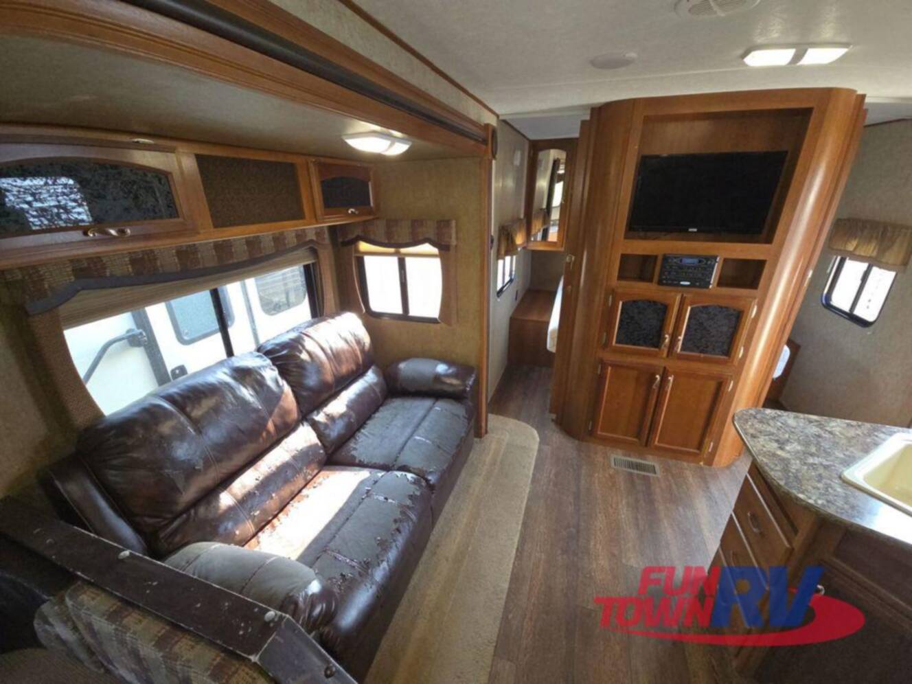 A photo of this 2016 Prime Time Rv Avenger 28DBS