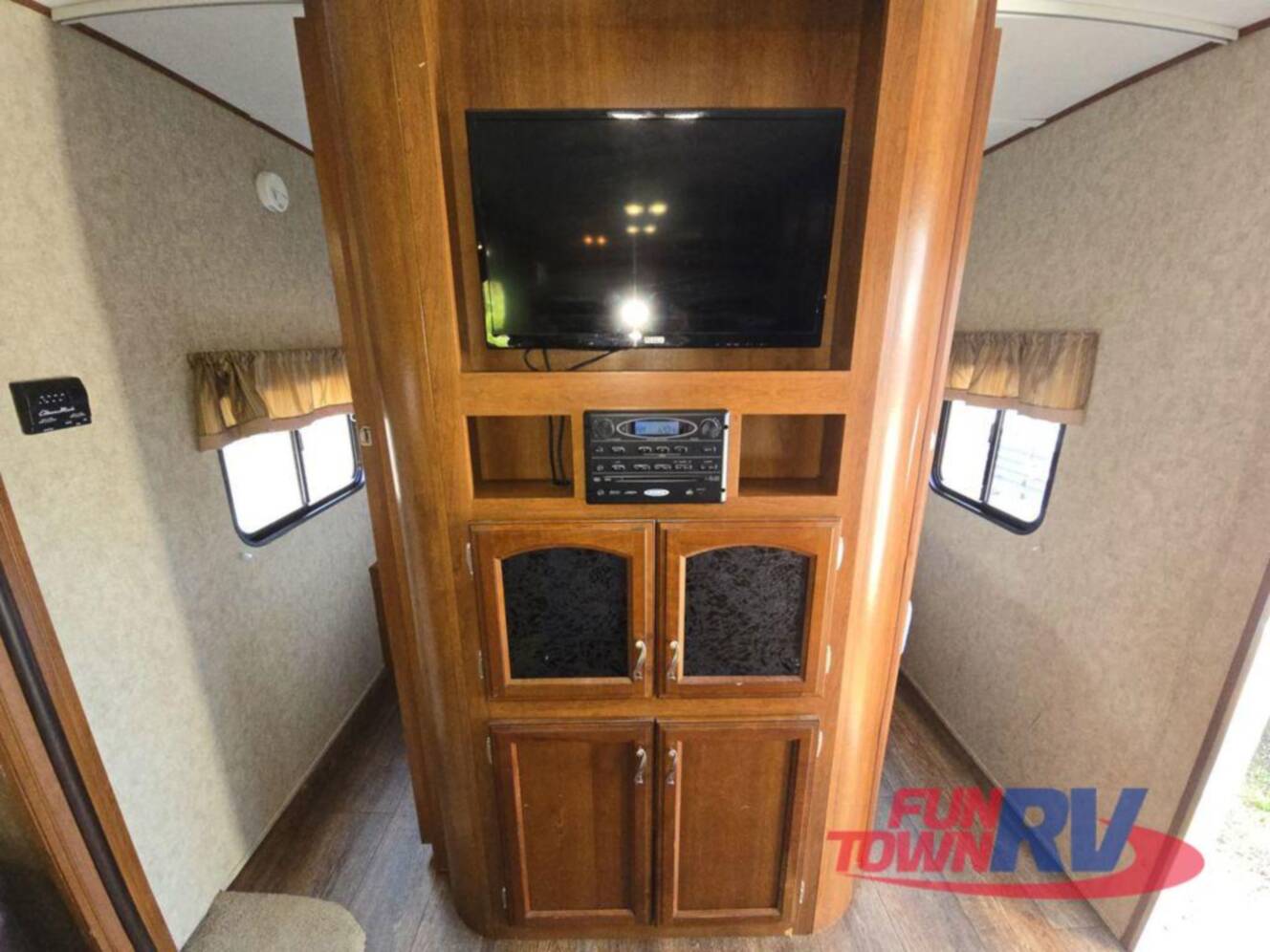 A photo of this 2016 Prime Time Rv Avenger 28DBS