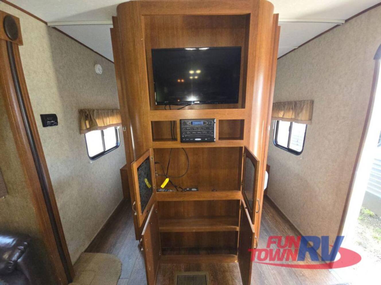 A photo of this 2016 Prime Time Rv Avenger 28DBS