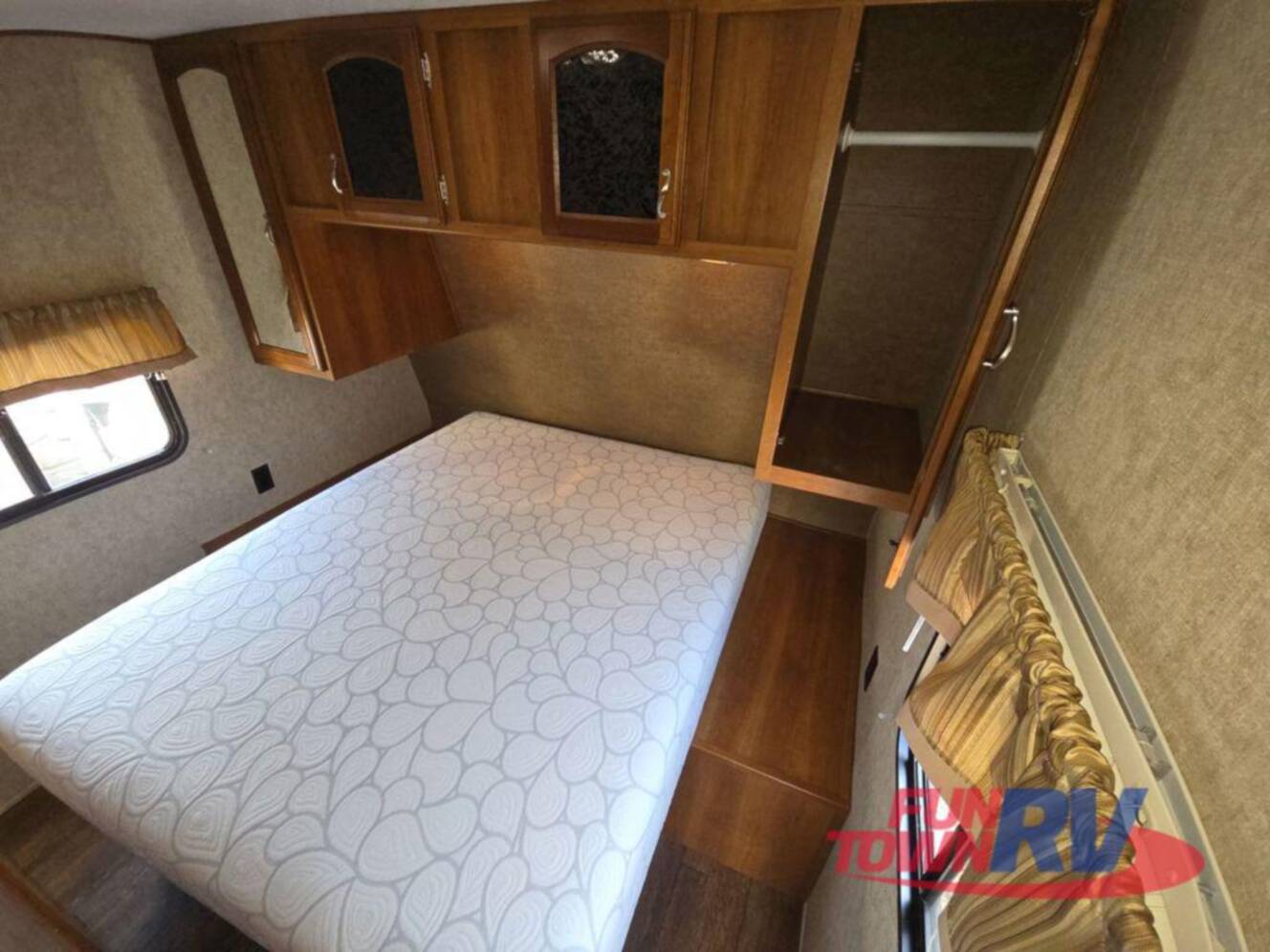 A photo of this 2016 Prime Time Rv Avenger 28DBS