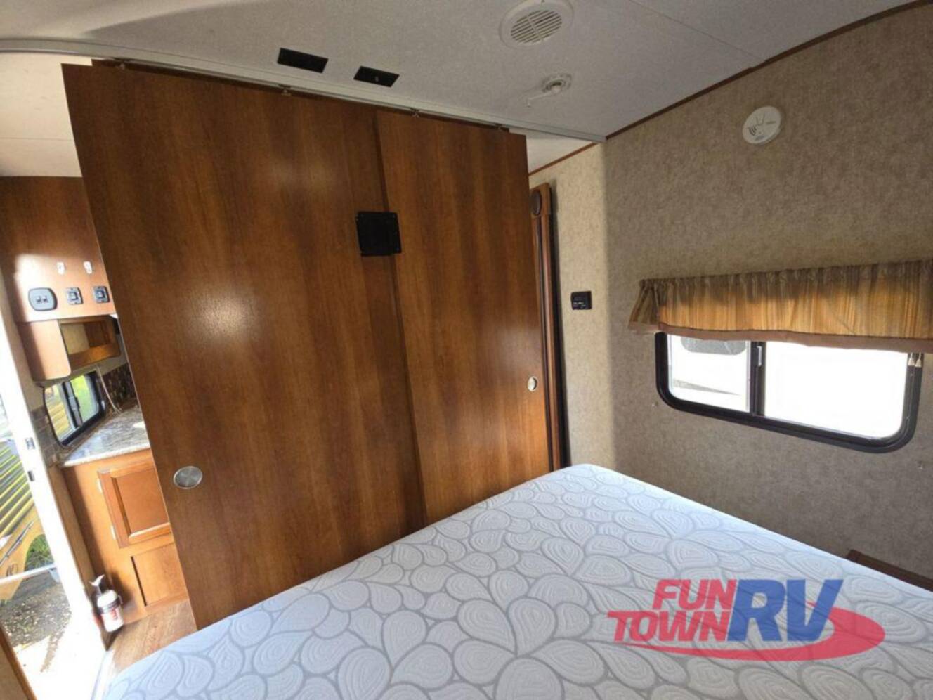 A photo of this 2016 Prime Time Rv Avenger 28DBS