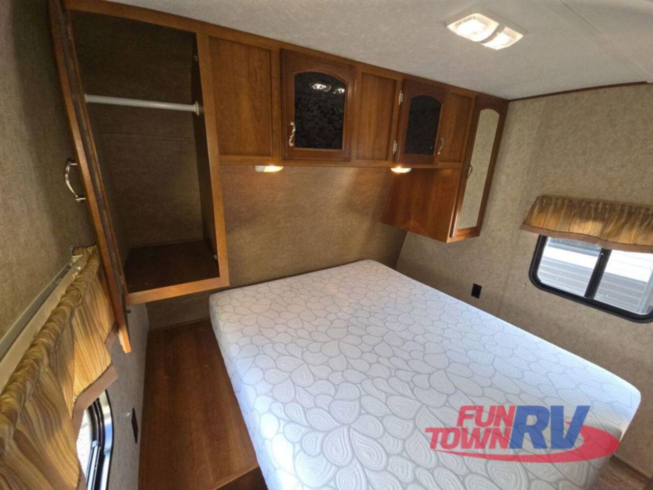 A photo of this 2016 Prime Time Rv Avenger 28DBS