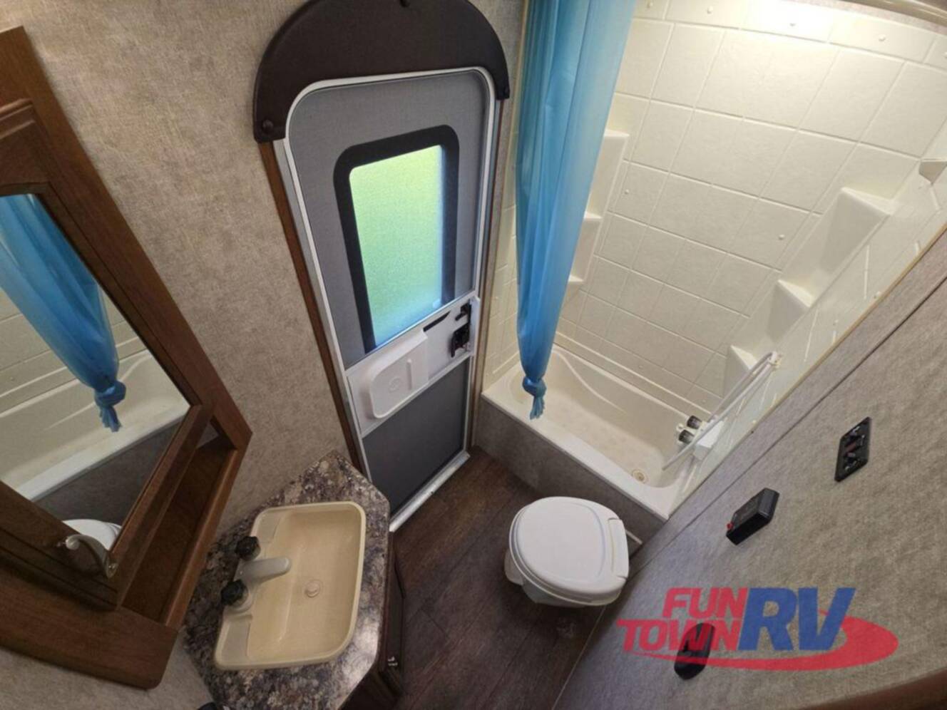A photo of this 2016 Prime Time Rv Avenger 28DBS