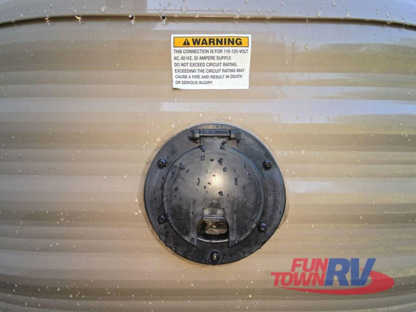 A photo of this 2016 Prime Time Rv Avenger 28DBS