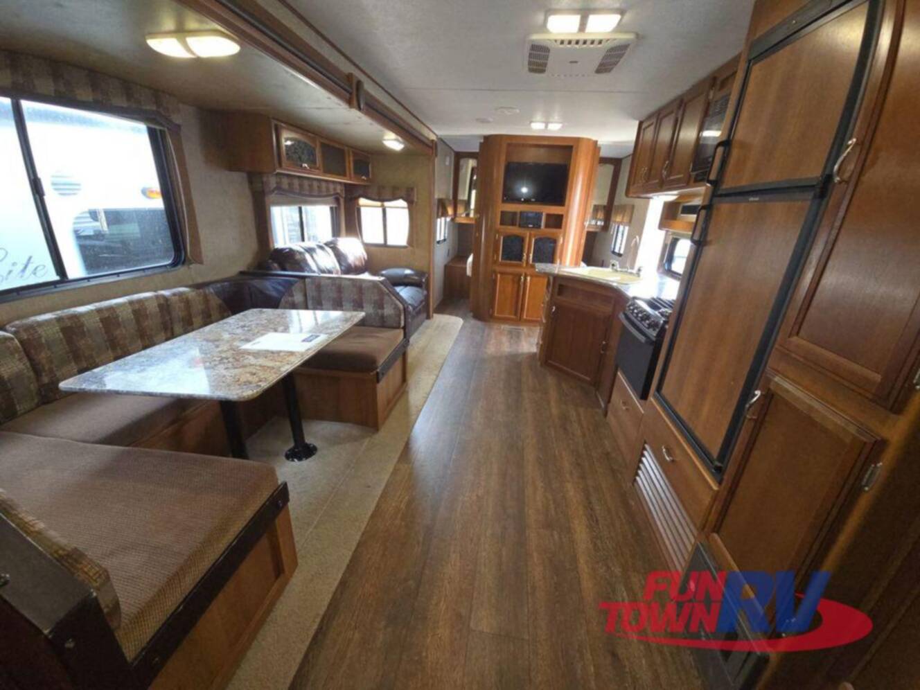 A photo of this 2016 Prime Time Rv Avenger 28DBS