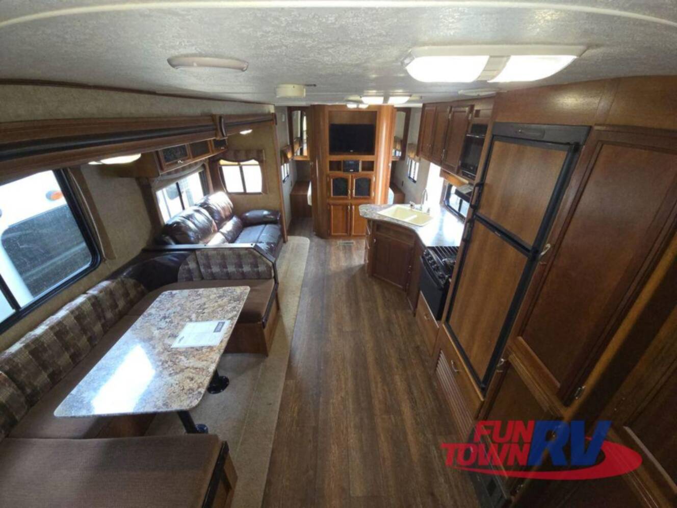 A photo of this 2016 Prime Time Rv Avenger 28DBS