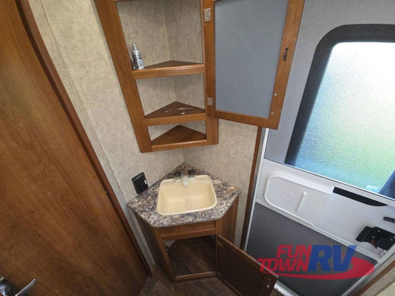 A photo of this 2016 Prime Time Rv Avenger 28DBS