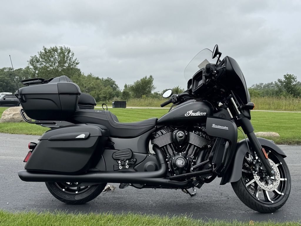 2026 Indian Motorcycle® Roadmaster® Dark Horse® Black Smoke DARK HORSE in Monee, IL