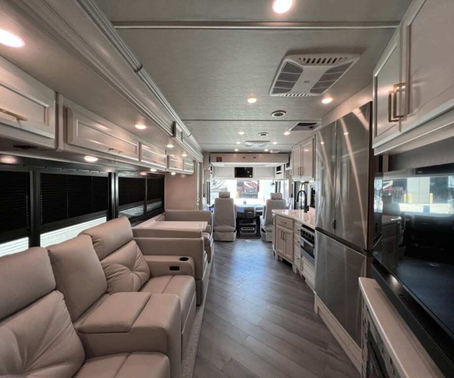 2027 Fleetwood BOUNDER 33C in fort myers FL