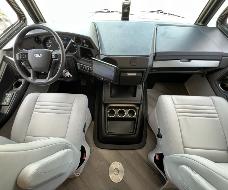 2027 Fleetwood BOUNDER 33C in fort myers FL