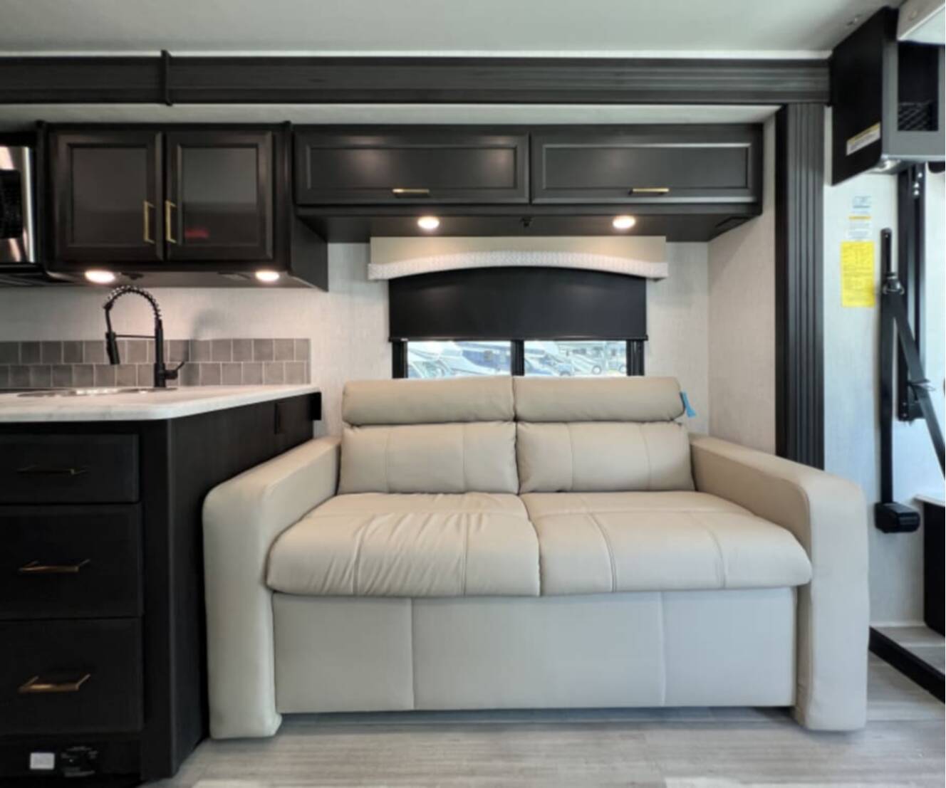 A photo of this 2027 Fleetwood FLAIR 29M