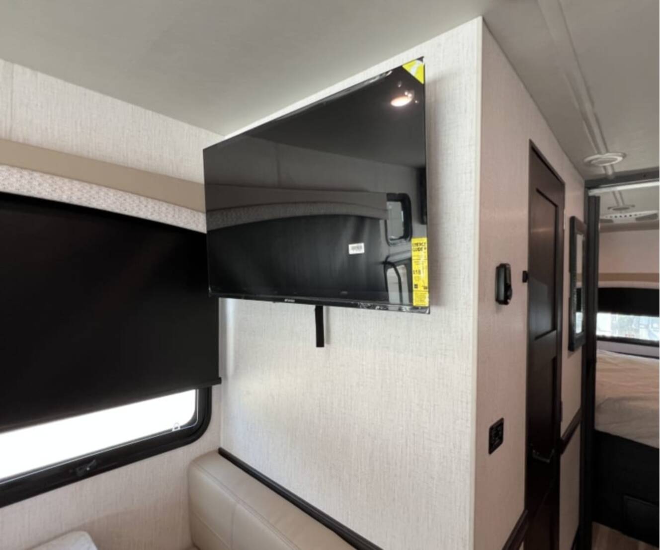 A photo of this 2027 Fleetwood FLAIR 29M