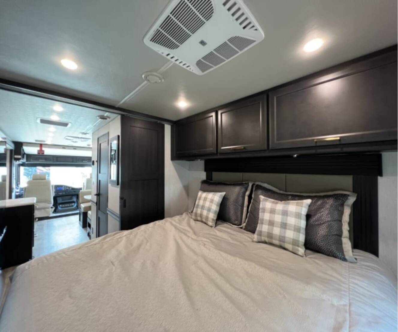 A photo of this 2027 Fleetwood FLAIR 29M