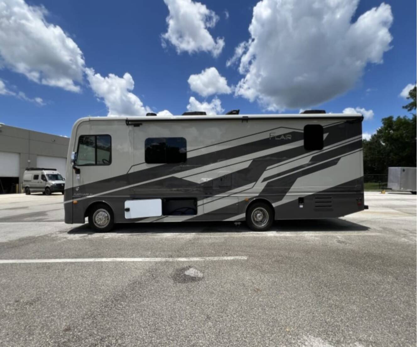 A photo of this 2027 Fleetwood FLAIR 29M