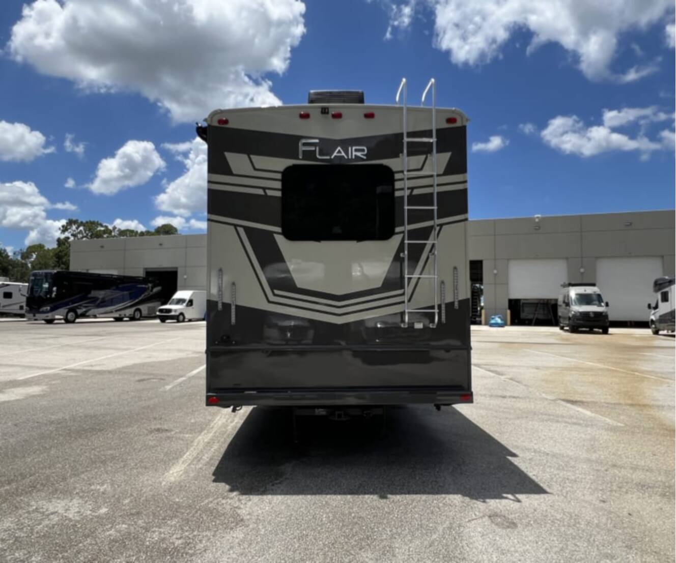 A photo of this 2027 Fleetwood FLAIR 29M