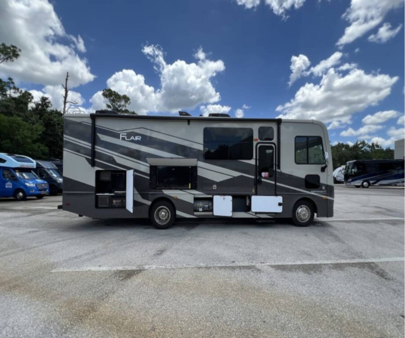 A photo of this 2027 Fleetwood FLAIR 29M
