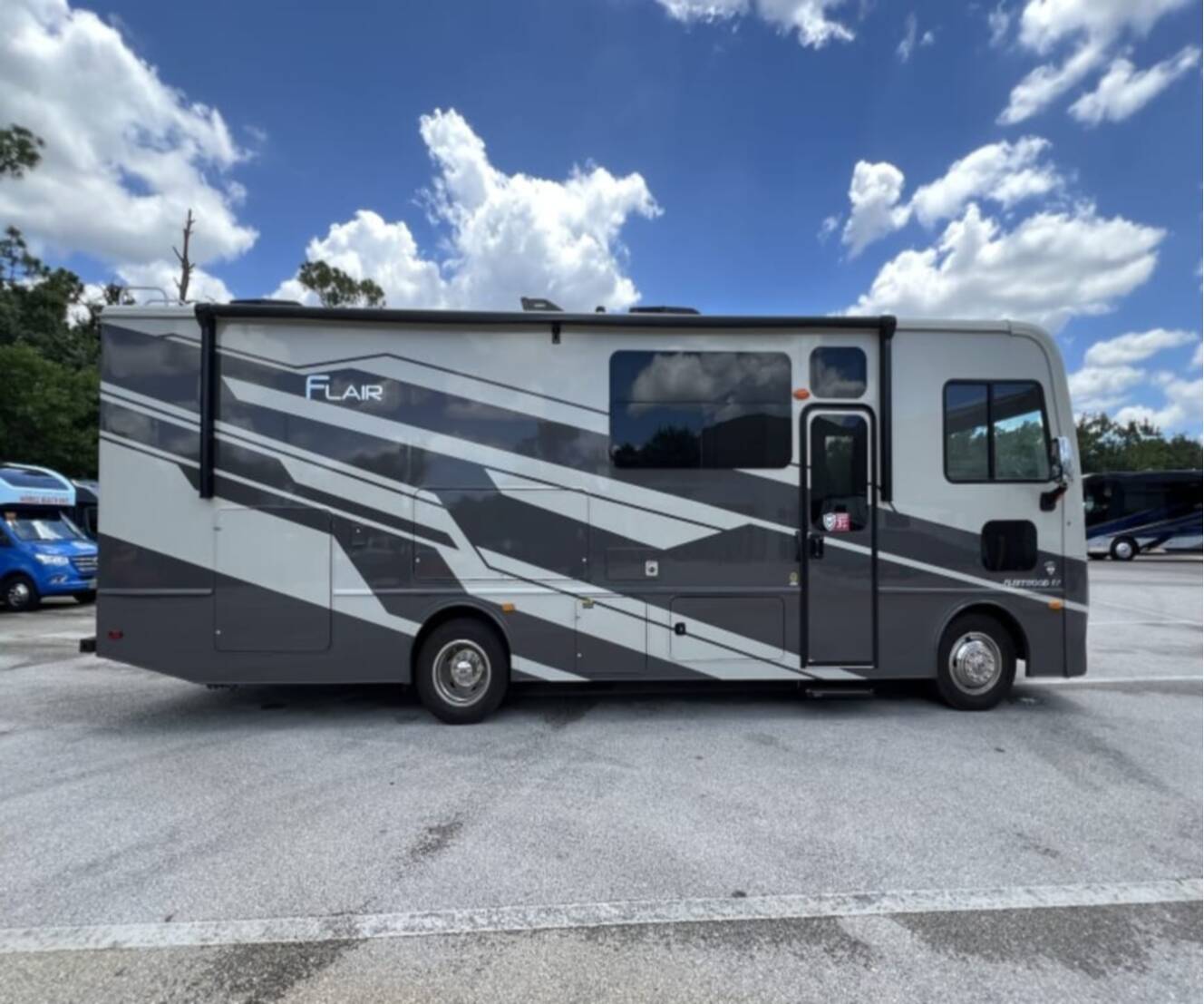 A photo of this 2027 Fleetwood FLAIR 29M