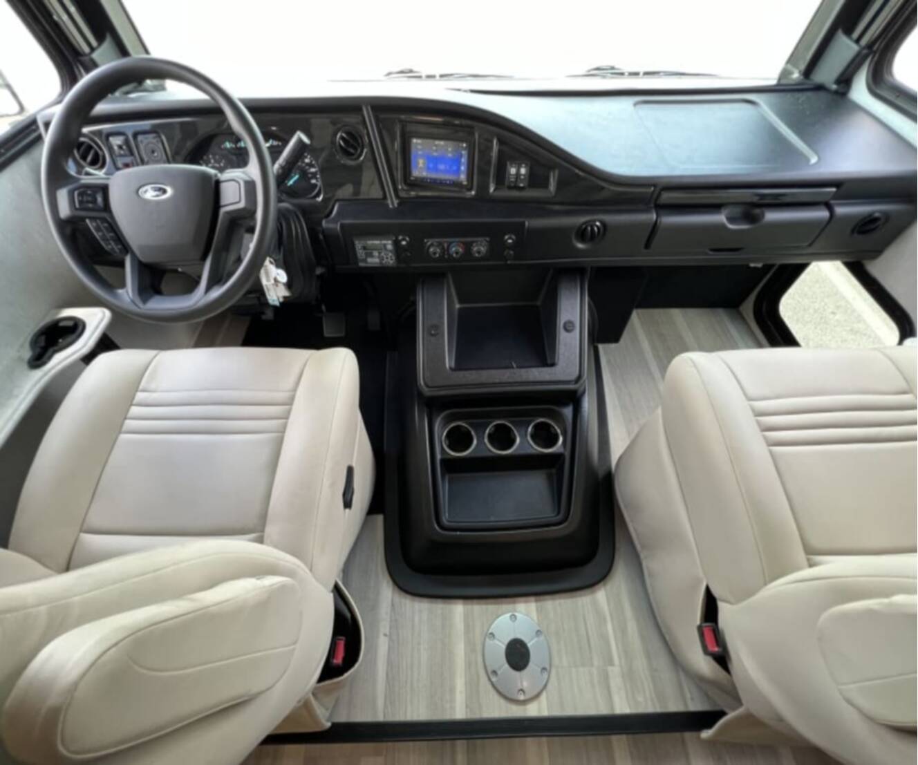 A photo of this 2027 Fleetwood FLAIR 29M