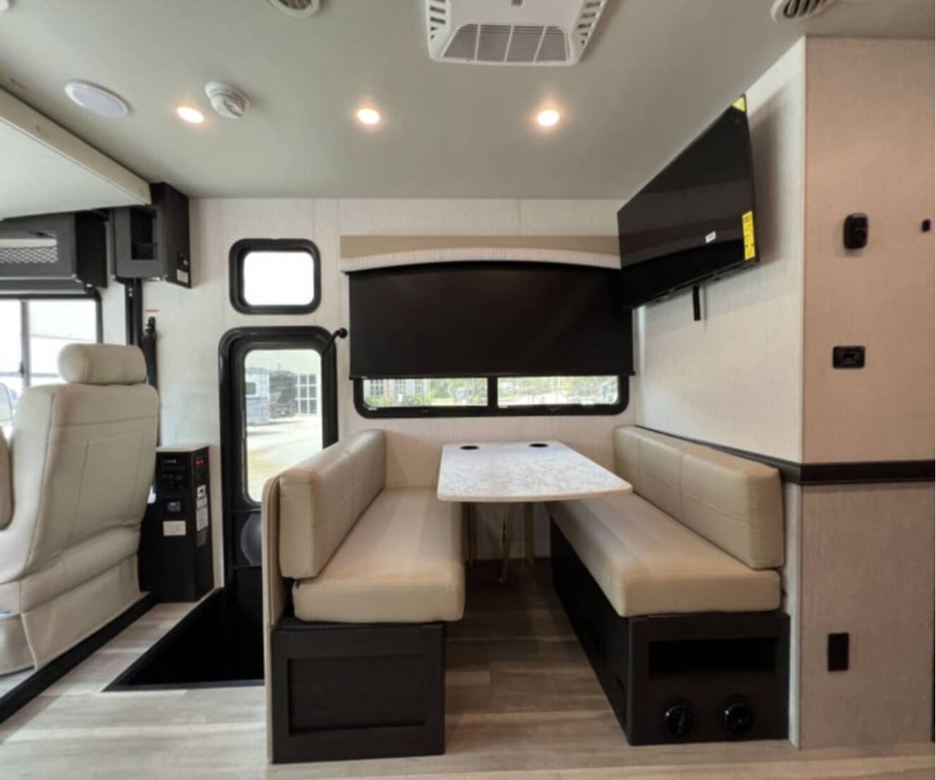 A photo of this 2027 Fleetwood FLAIR 29M