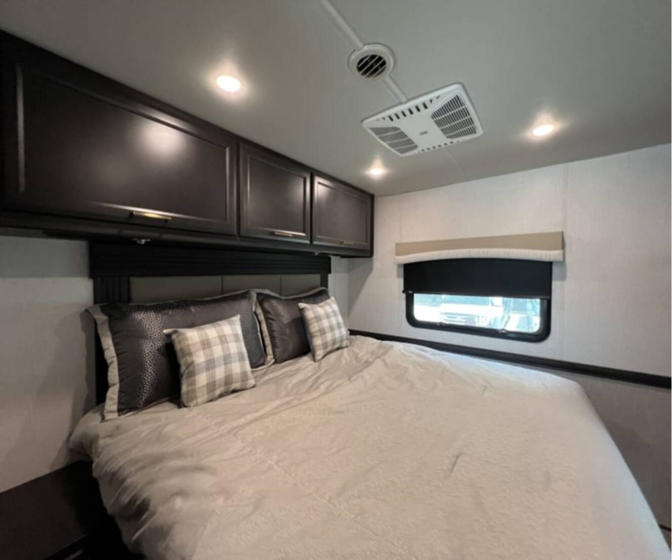 A photo of this 2027 Fleetwood FLAIR 29M