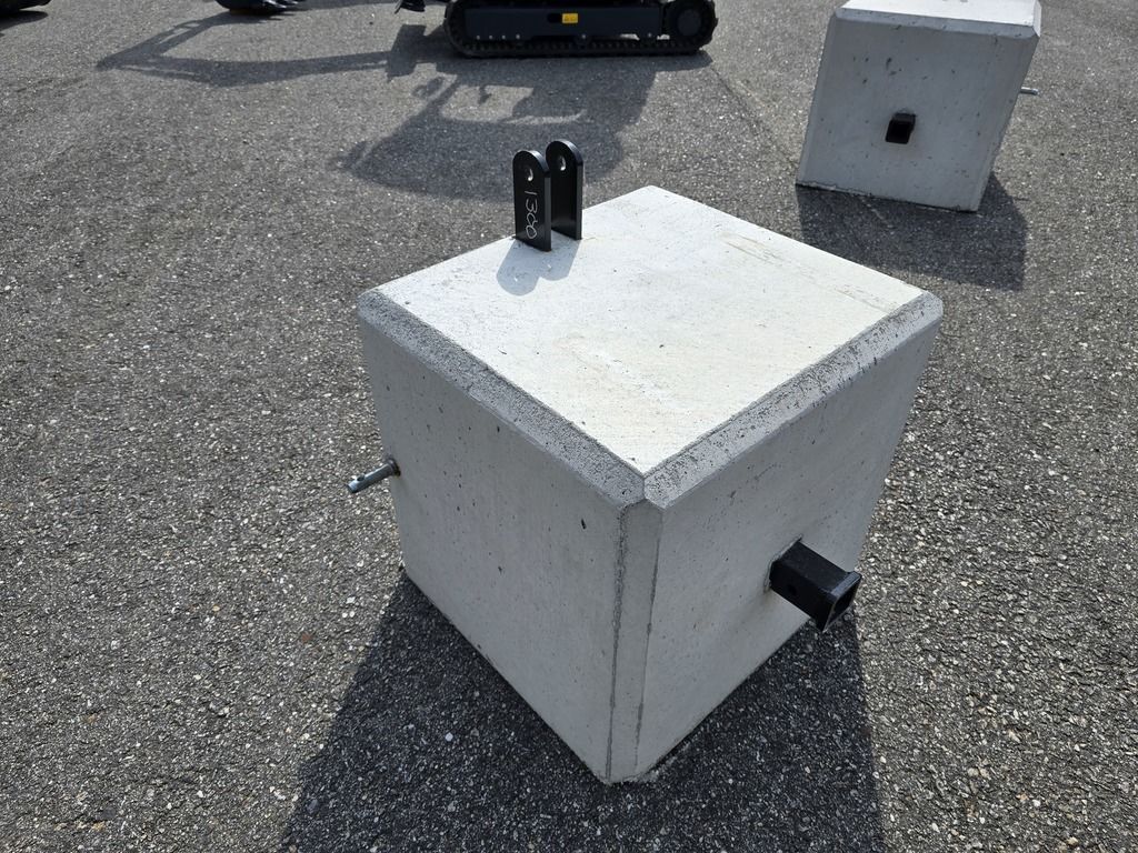 SR1 1300lb Counter Weight w/ 2 Receiver in Loudon, NH