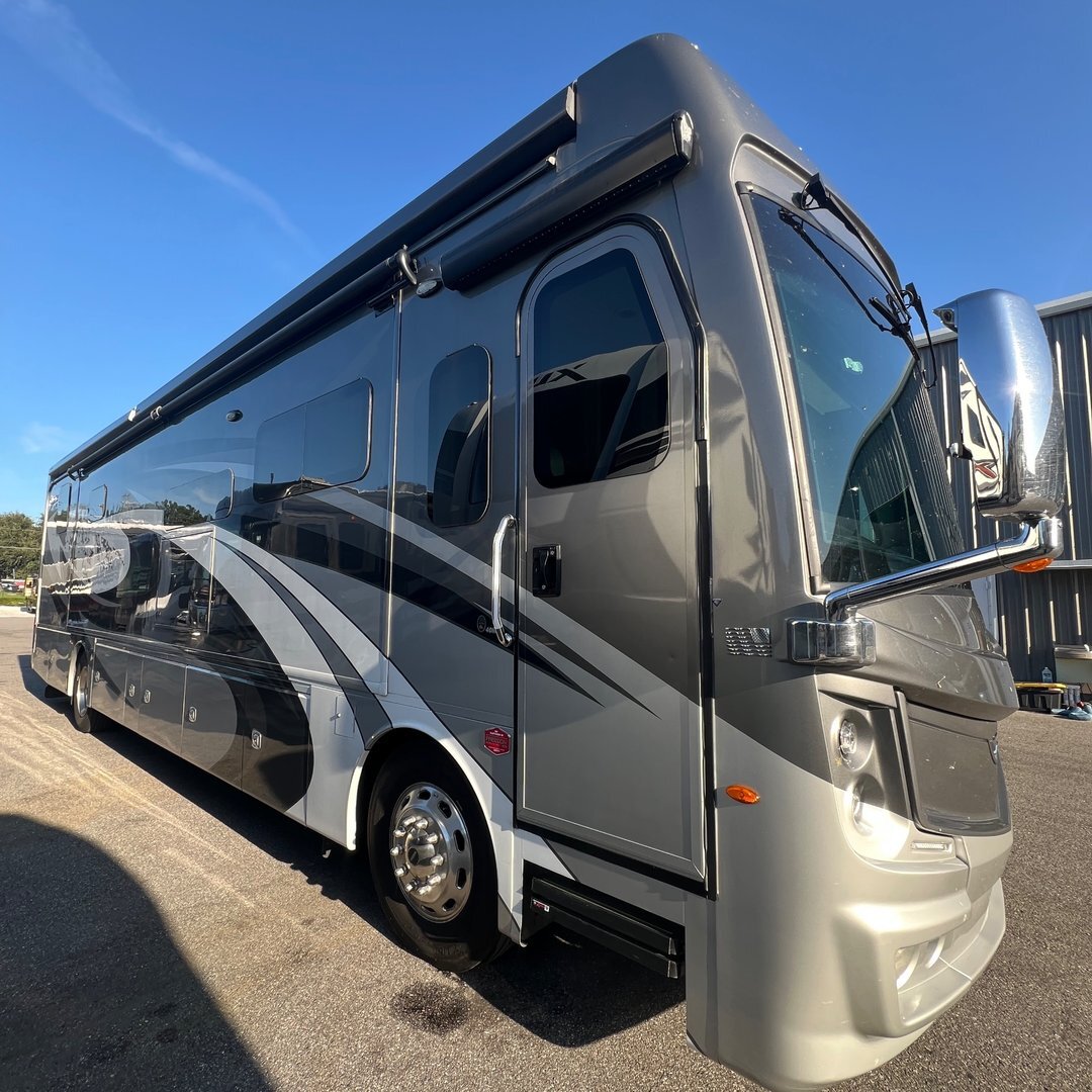 2022 Fleetwood Discovery LXE 40M in seffner FL