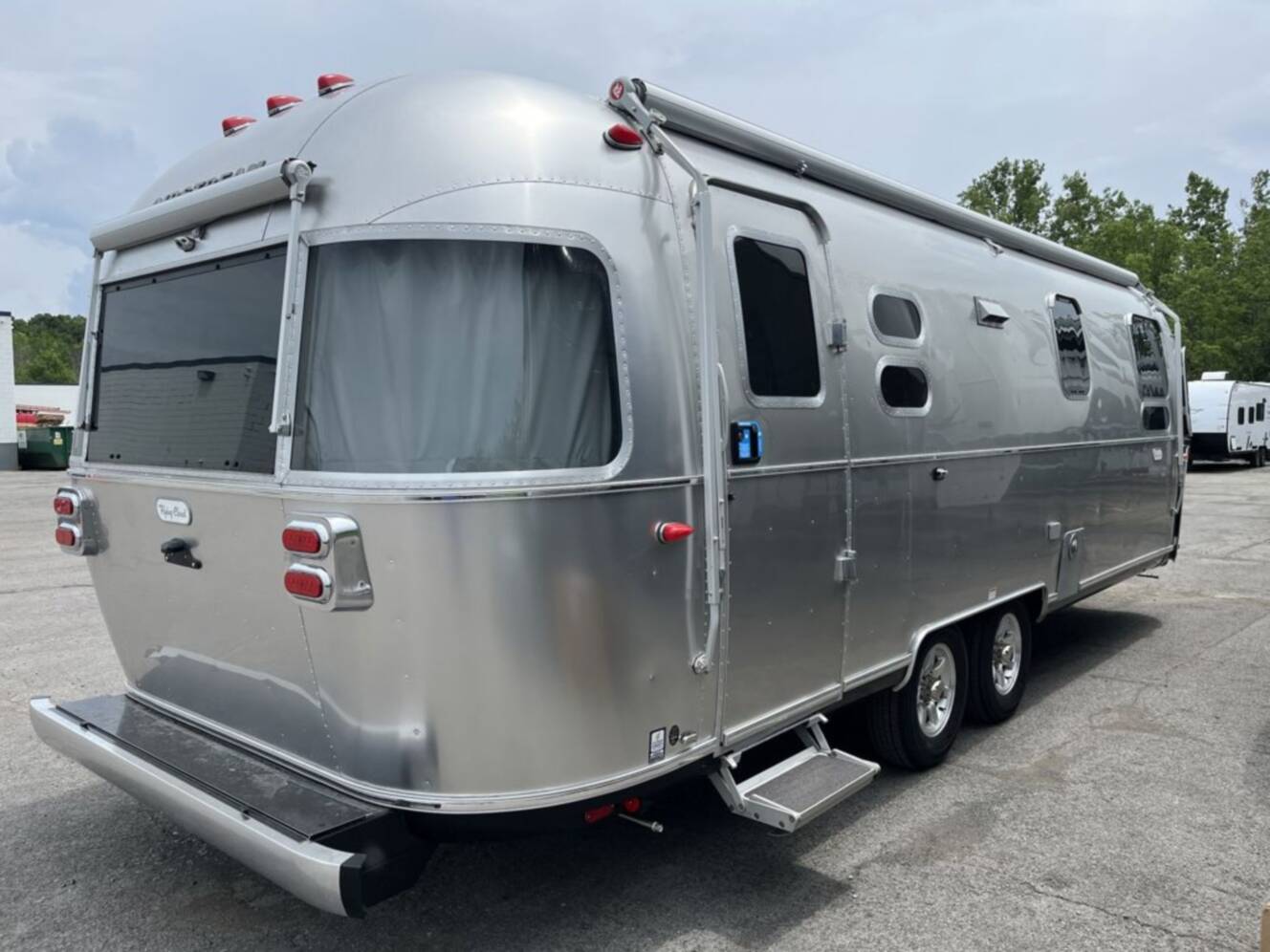A photo of this 2027 Airstream Flying Cloud 27FB