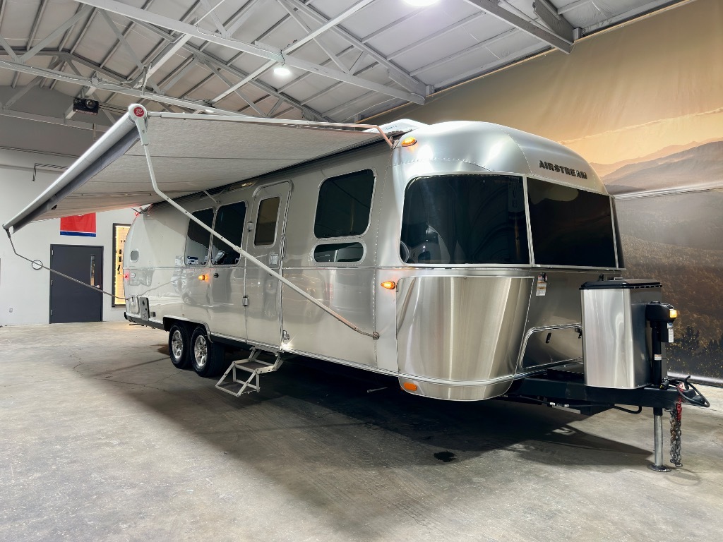 2023 Airstream Flying Cloud 30FB Bunk in franklin TN