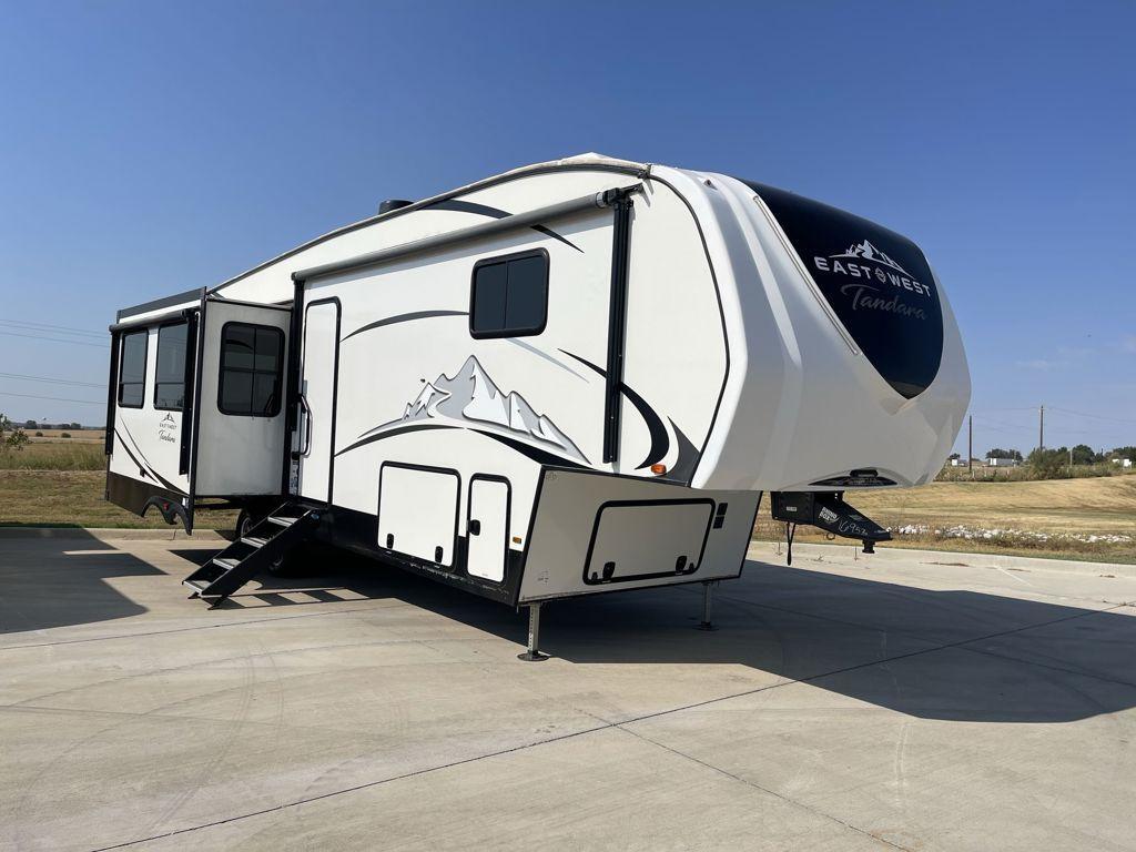2022 East To West Tandara 320RL in sanger TX