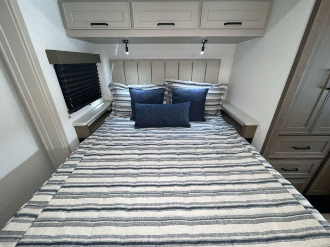 A photo of this 2027 Renegade Villagio 25FWC