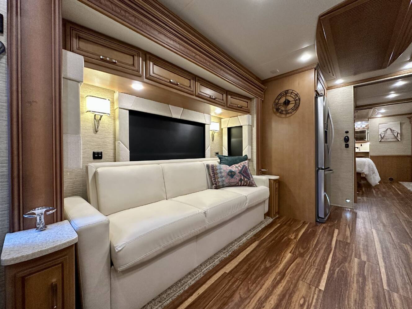 A photo of this 2017 Newmar Ventana LE 4042