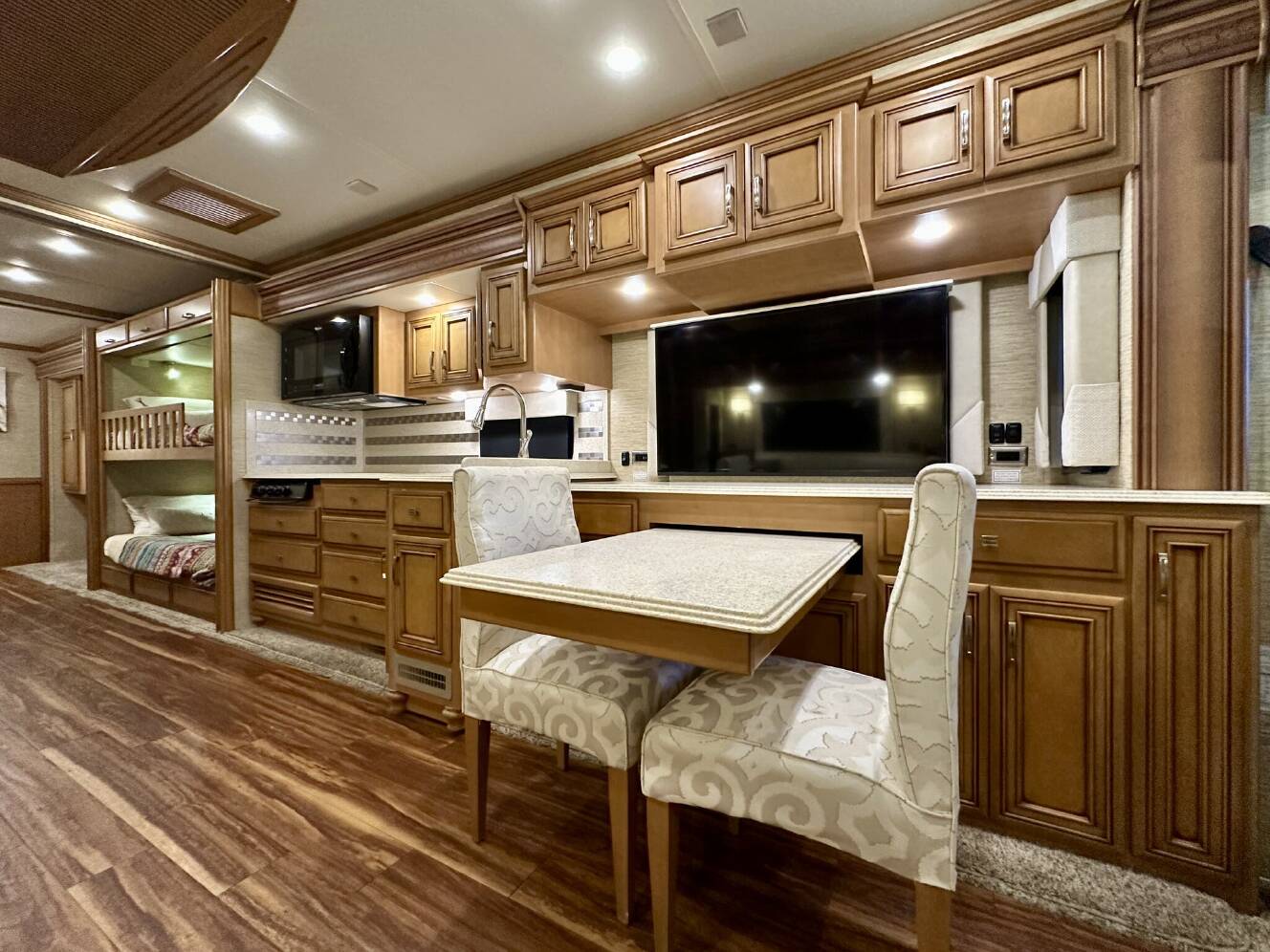 A photo of this 2017 Newmar Ventana LE 4042