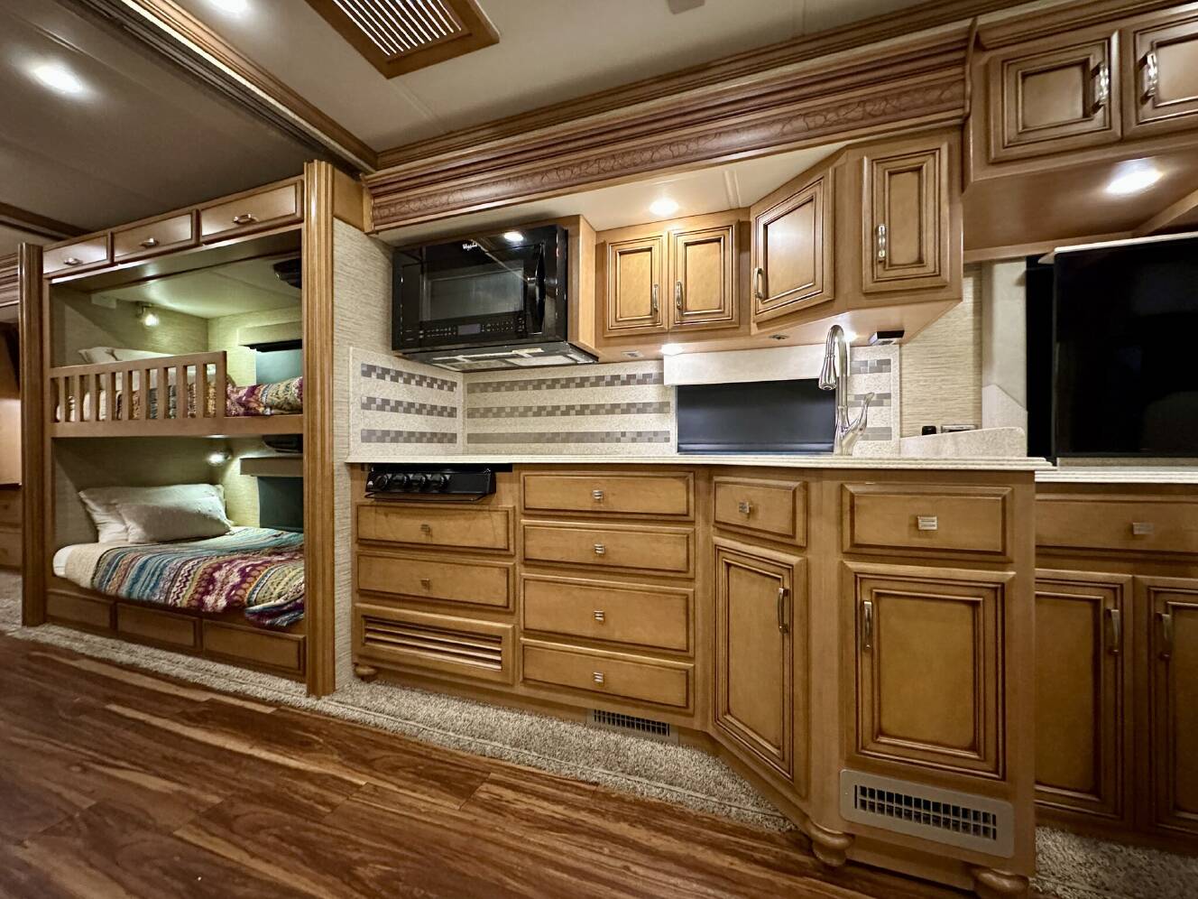 A photo of this 2017 Newmar Ventana LE 4042
