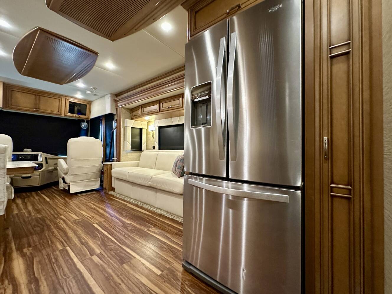 A photo of this 2017 Newmar Ventana LE 4042