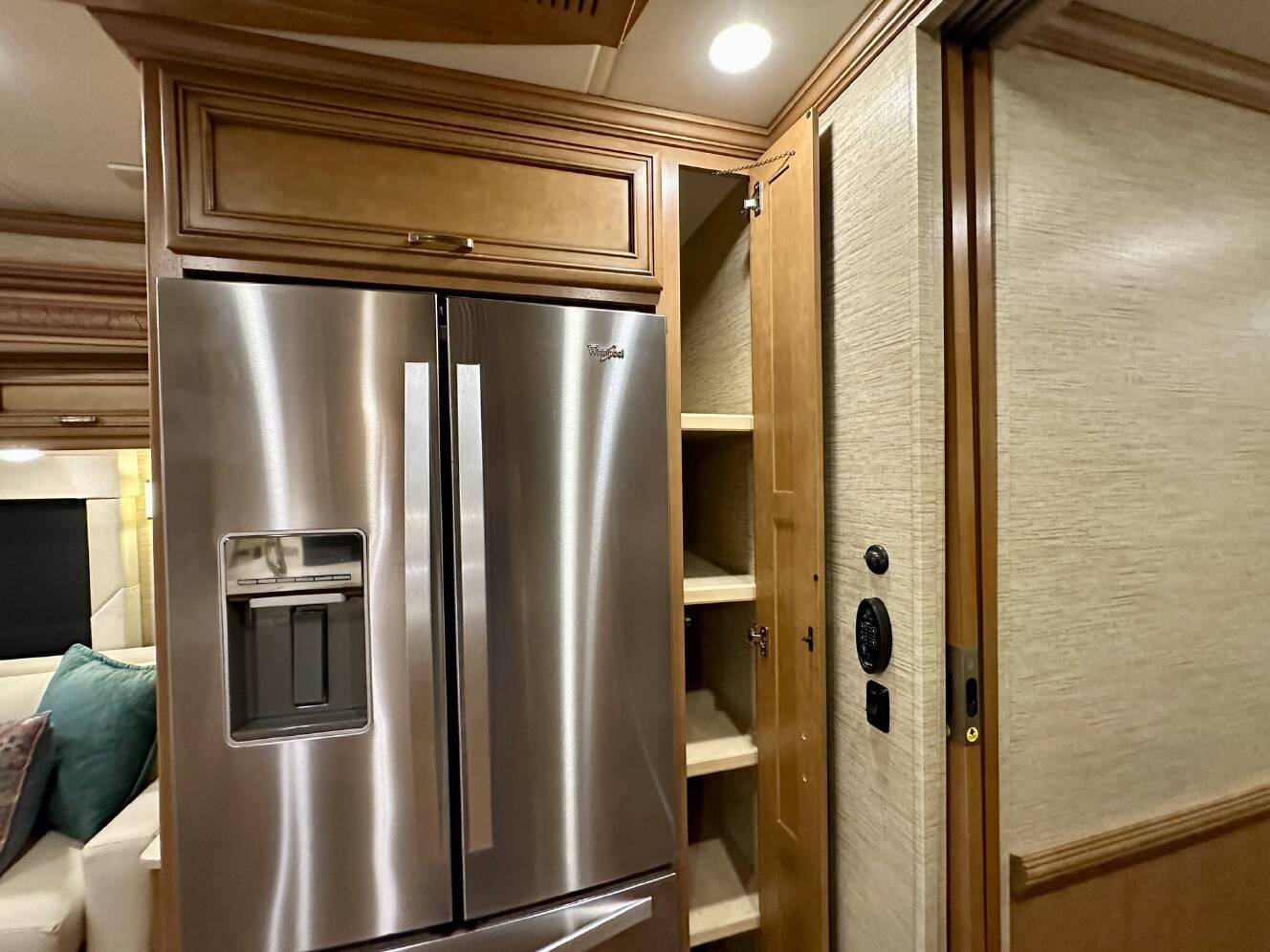 A photo of this 2017 Newmar Ventana LE 4042