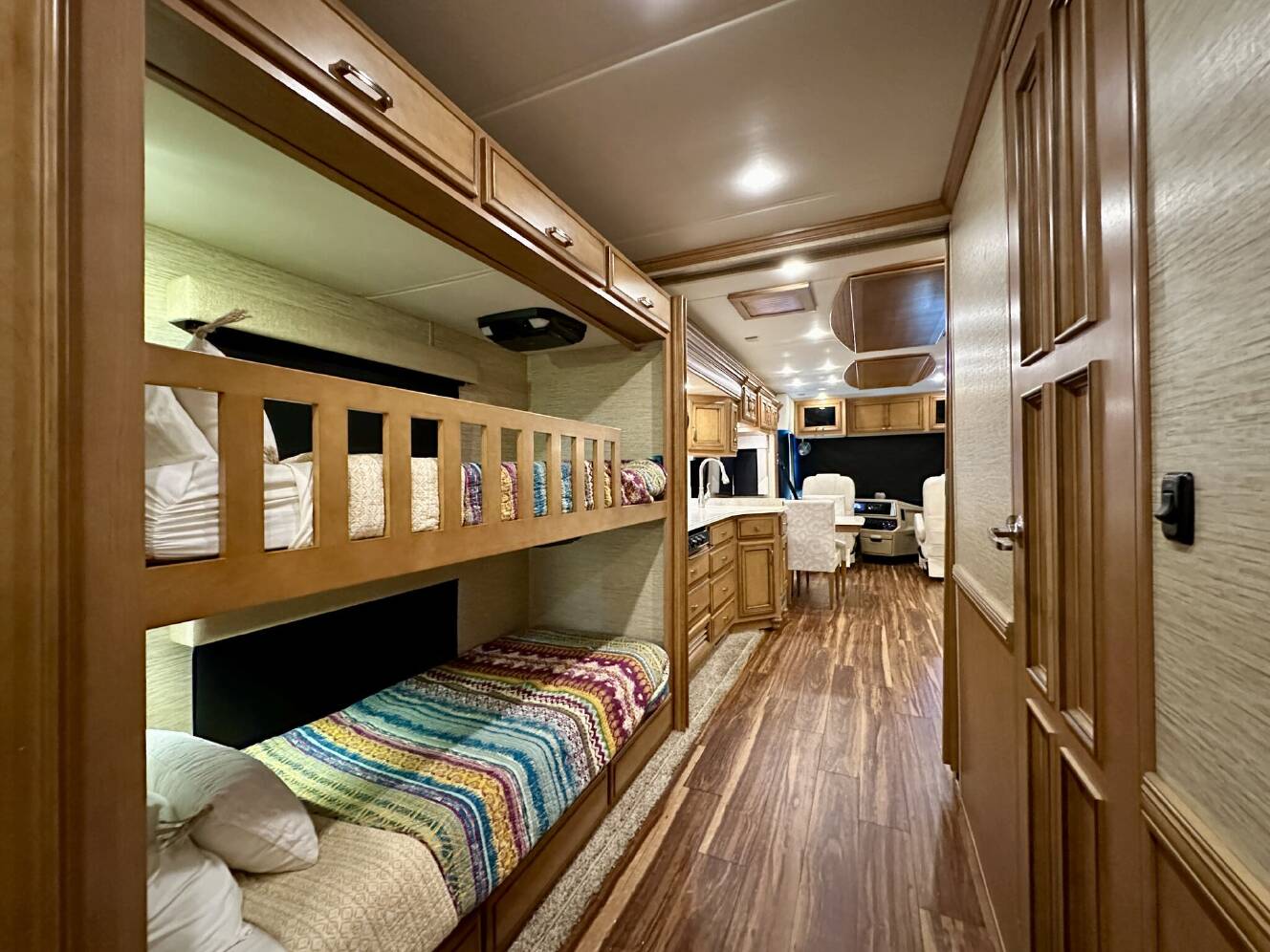 A photo of this 2017 Newmar Ventana LE 4042