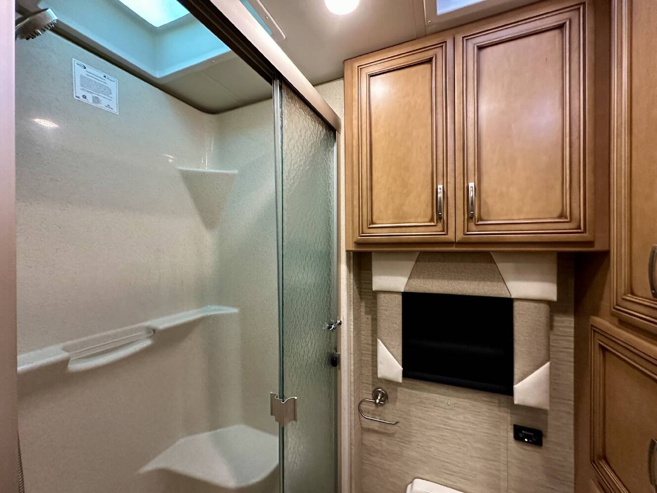 A photo of this 2017 Newmar Ventana LE 4042